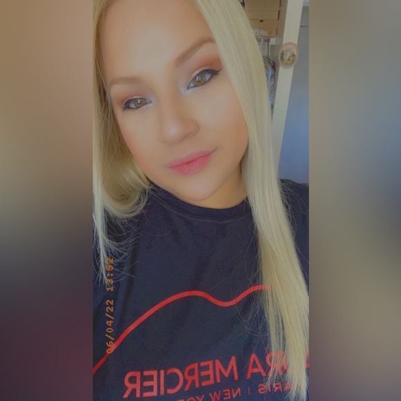 CHUCHII IS LIVE !! 🥰🩷 LIKE THIS TO BE NOTIFIED WHEN I GO LIVE!💫✨ - Picture 3 of 14